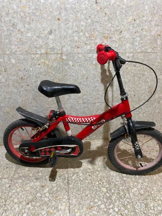 Bicicleta infantil roja