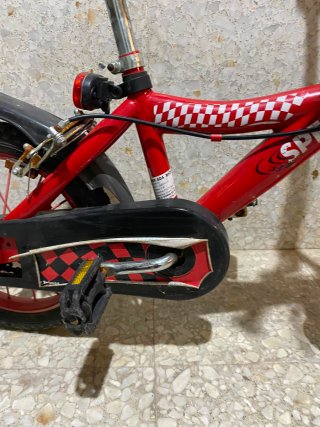 Bicicleta infantil roja