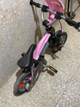Bicicleta infantil rosa con cadena