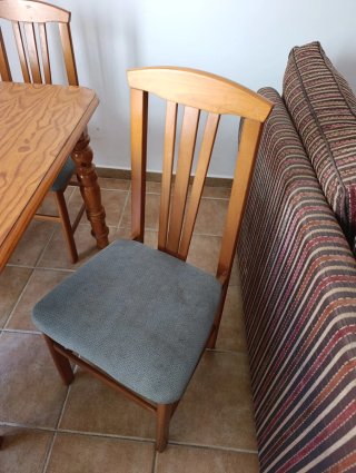 Mesa de comedor con 4 sillas