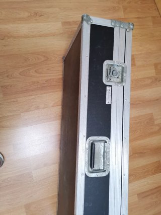 Flight Case Fibra y Aluminio para Sintetizador