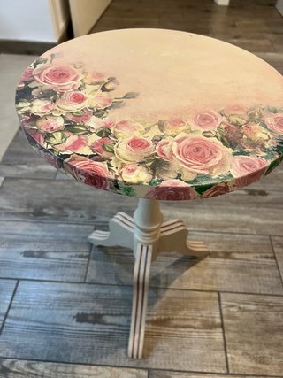 Mesita auxiliar floral vintage