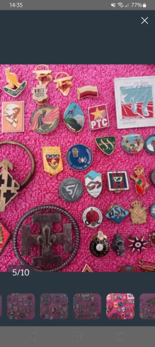 Lote de insignias y pins reservado