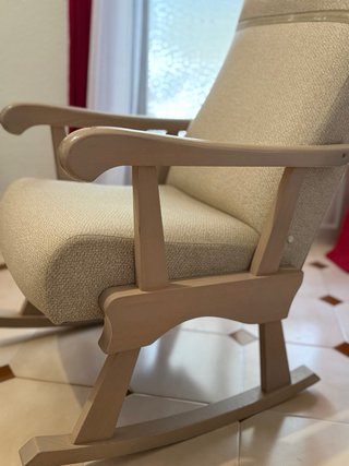 Silla Mecedora Tapizada con Protector Incluido