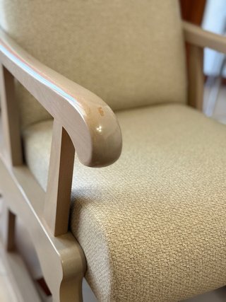 Silla Mecedora Tapizada con Protector Incluido