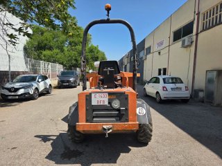 Dumper de obra naranja