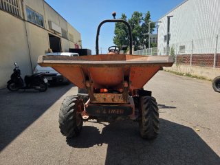 Dumper de obra naranja
