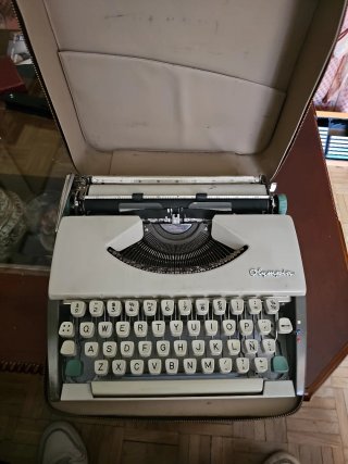 Máquina de escribir Olympia De Luxe