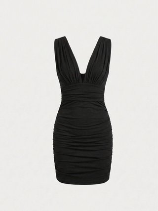 Vestido negro fiesta escote V
