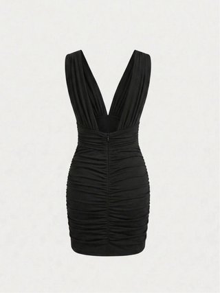 Vestido negro fiesta escote V