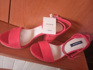 Zapatos de tacón Pull&Bear rojos