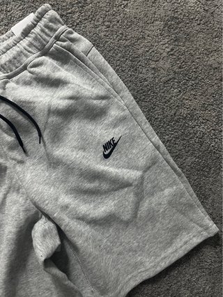 Pantaloncini Nike Tech Grigio