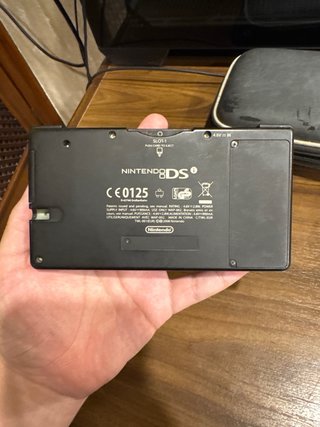 Nintendo DSi Negra + 7 Juegos, Cargador y Lápiz