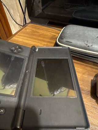 Nintendo DSi Negra + 7 Juegos, Cargador y Lápiz
