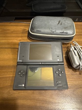 Nintendo DSi Negra + 7 Juegos, Cargador y Lápiz