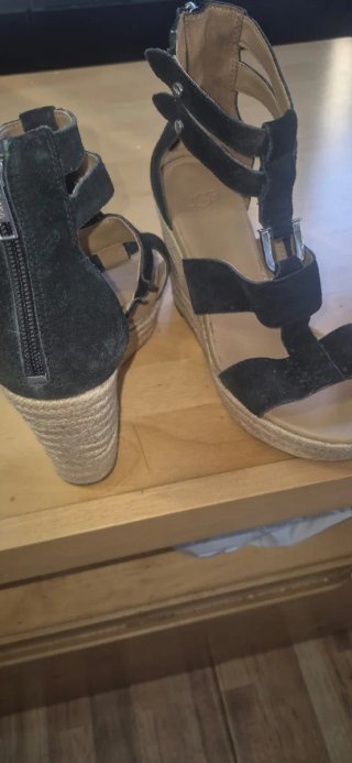 Sandalias UGG cuña negras talla 36