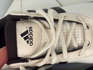 Zapatos de golf Adidas blancos y negros
