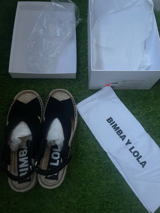 Sandalias Bimba y Lola Cuña Negras