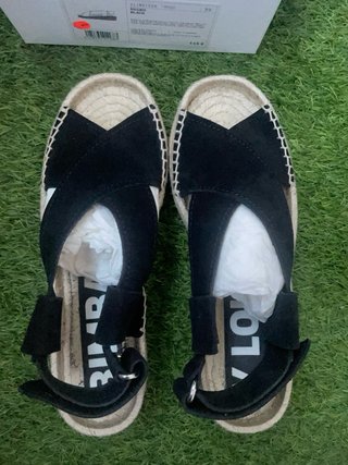 Sandalias Bimba y Lola Cuña Negras