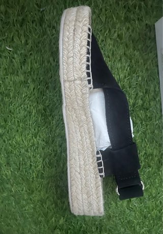 Sandalias Bimba y Lola Cuña Negras