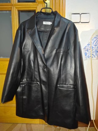 Chaqueta cuero negra