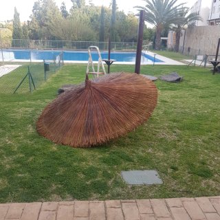 Se hacen y se reparan sombrillas y pérgolas.ect
