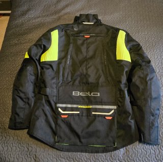 Chaqueta y pantalón de moto marca Bela