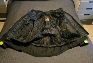 Chaqueta y pantalón de moto marca Bela