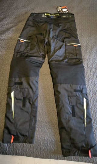 Chaqueta y pantalón de moto marca Bela