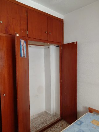 Armario de madera grande