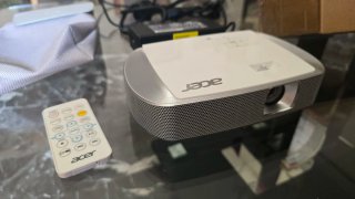 Mini Proyector Acer K137i HDMI+Altavoz 2D y 3D
