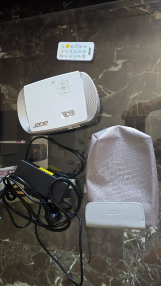 Mini Proyector Acer K137i HDMI+Altavoz 2D y 3D