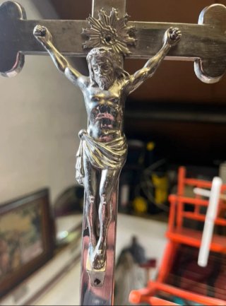 Crucifijo religioso de mesa