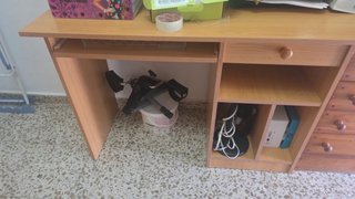 Mueble de escritorio madera y plástico