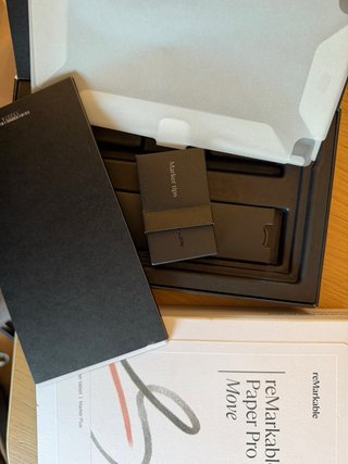 Tablet Remarkable Pro Move in grigio e bianco