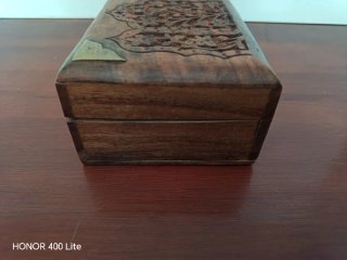 Caja madera tallada latón