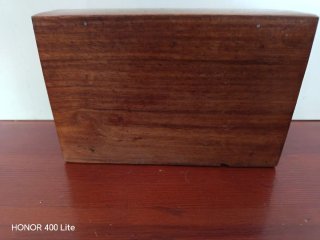 Caja madera tallada latón