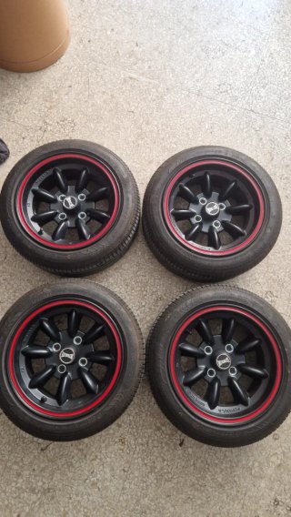 Llantas Mini Cooper Negras con Aro Rojo