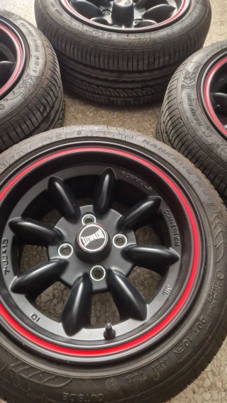 Llantas Mini Cooper Negras con Aro Rojo