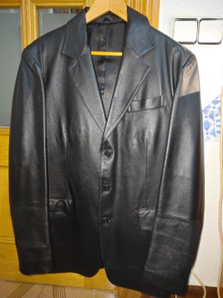 Chaqueta de cuero negra