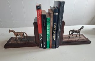SUPPORTO LIBRI - CAVALLI IN ALPACA CON BASE IN LEGNO