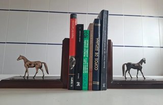 SUPPORTO LIBRI - CAVALLI IN ALPACA CON BASE IN LEGNO