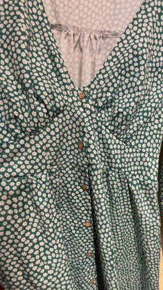 Vestido verde con estampado blanco
