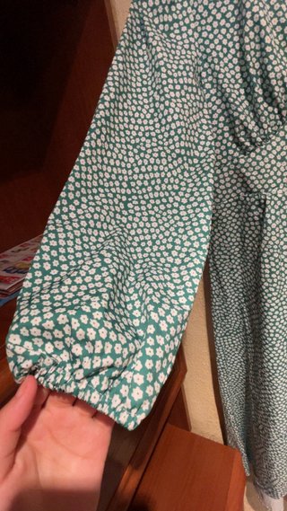 Vestido verde con estampado blanco