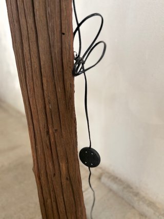 Lámpara de pie tronco madera rústica