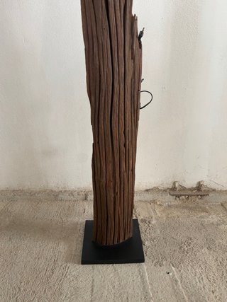Lámpara de pie tronco madera rústica