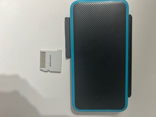 Nintendo 2DS XL Negra y Azul + Tomodachi life