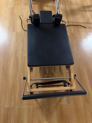 MÁQUINAS DE PILATES REFORMER CON TORRE PLEGABLES –