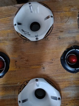 Altavoces medios, motores compresión, tuiter