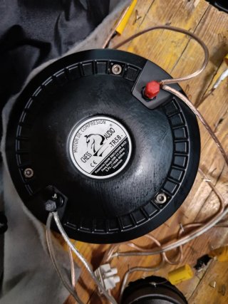 Altavoces medios, motores compresión, tuiter